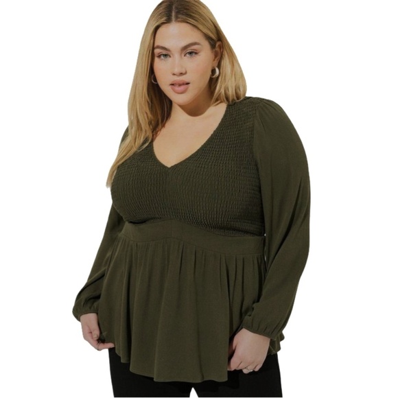 Torrid Fluttery Top Blouse Rayon Long Sleeve Shirred Smocked Empire Bust Waist - Picture 4 of 14